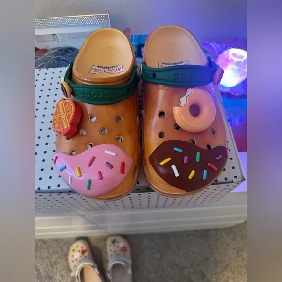 CROCS and Krispy Kreme Collab - Picture 4 of 9
